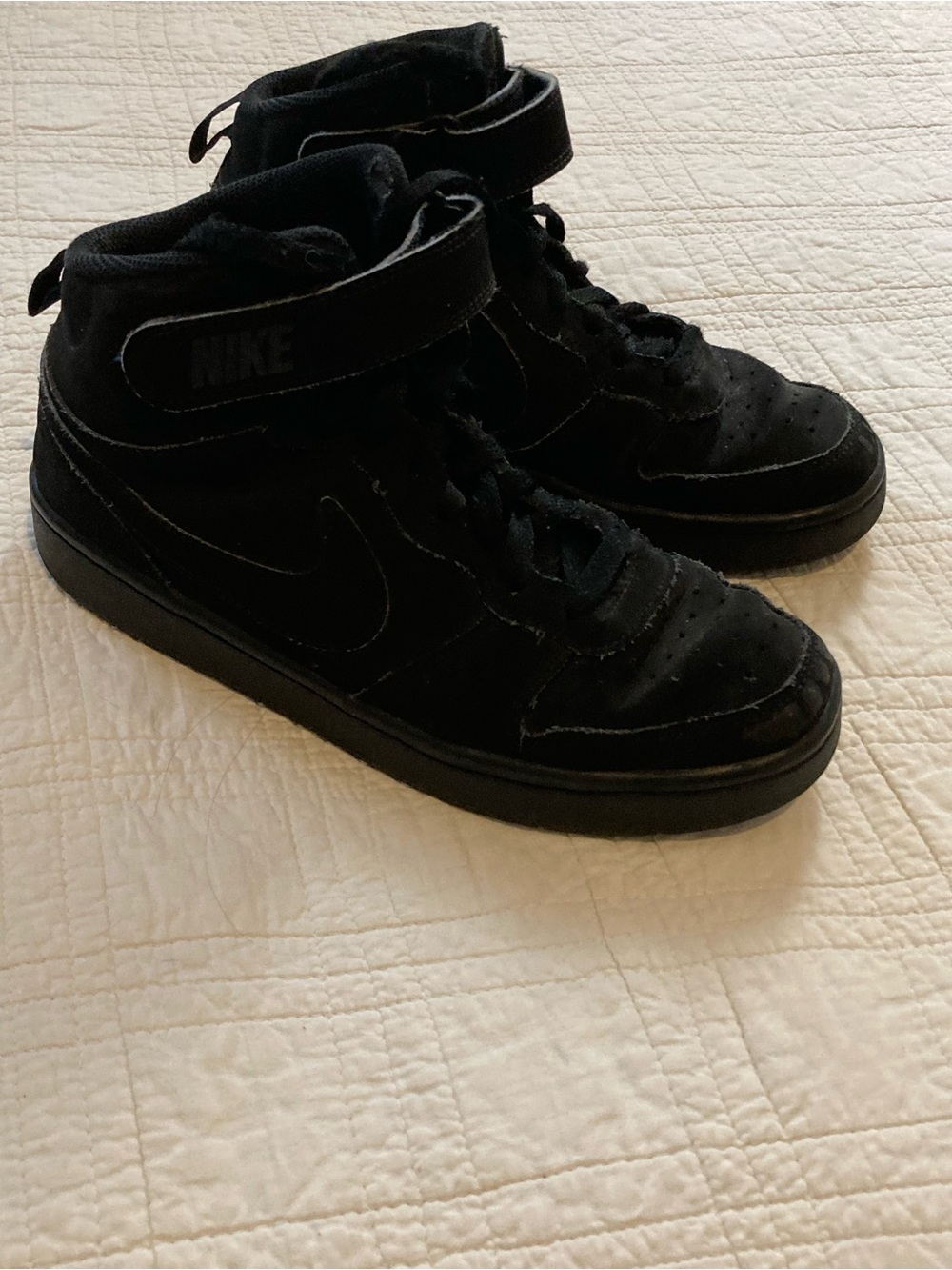 Nike Kids Black High-Top Sneakers with Ankle Strap Size 6Y GUC